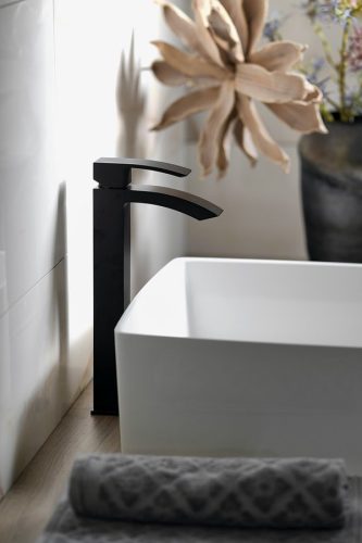 GINKO magasított mosdó csaptelep matt fekete beszerelve