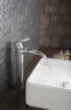Arezzo Wakefield Cascade magasított mosdó csaptelep használatban